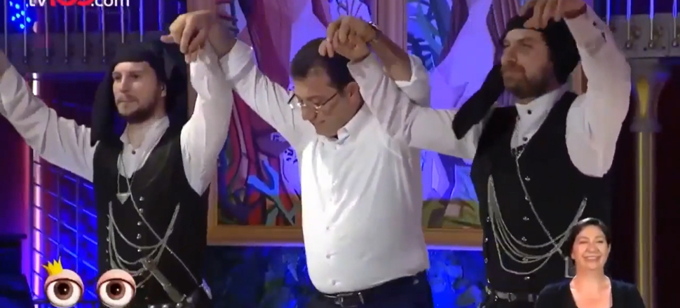 Ekrem İmamoğlu'ndan canlı yayında horon...