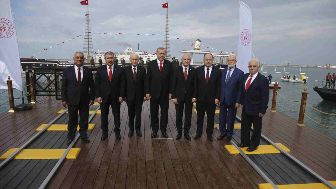 Bağımsızlık meşalesinin 100. yılında tarihi kare
