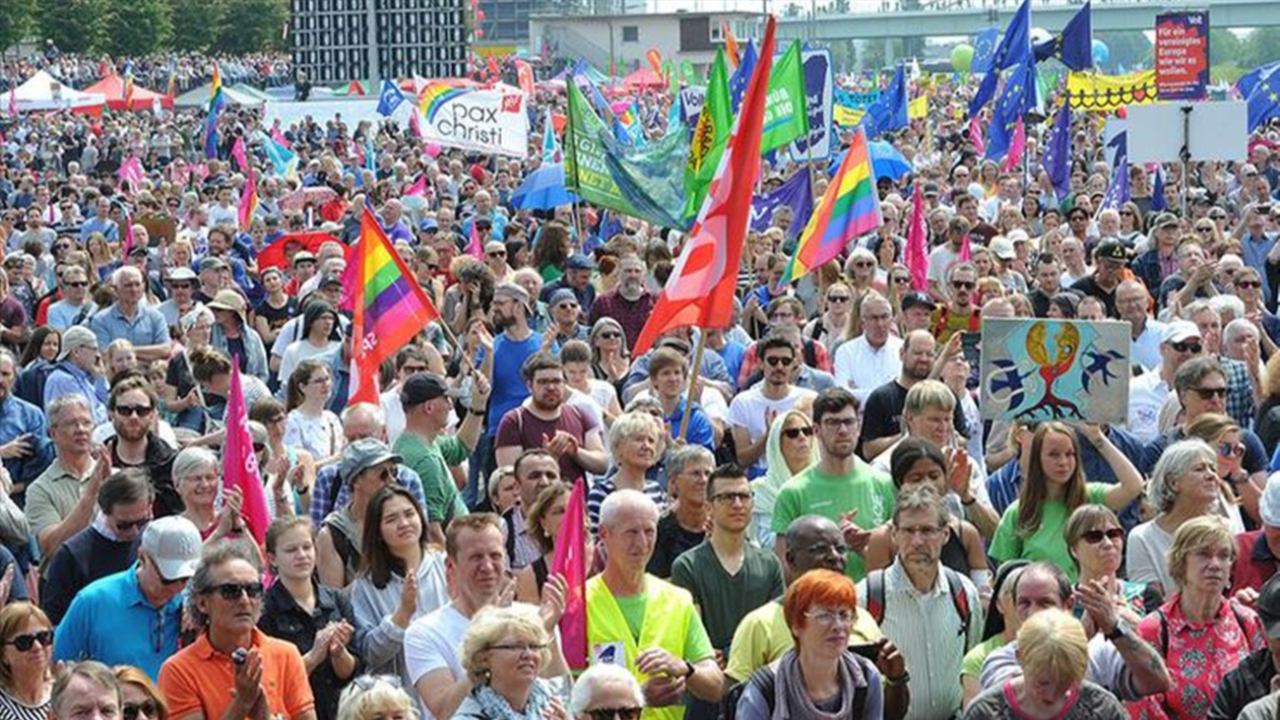 Avrupa'da yükselen ırkçılık protesto edildi!