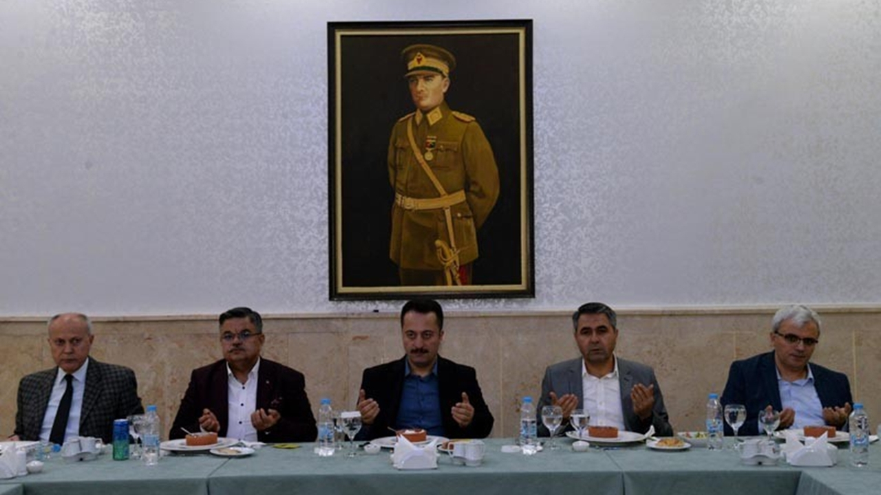 Bilecik'te Vali Bilal Şentürk, Şed Kuşatma ekibiyle iftar açtı
