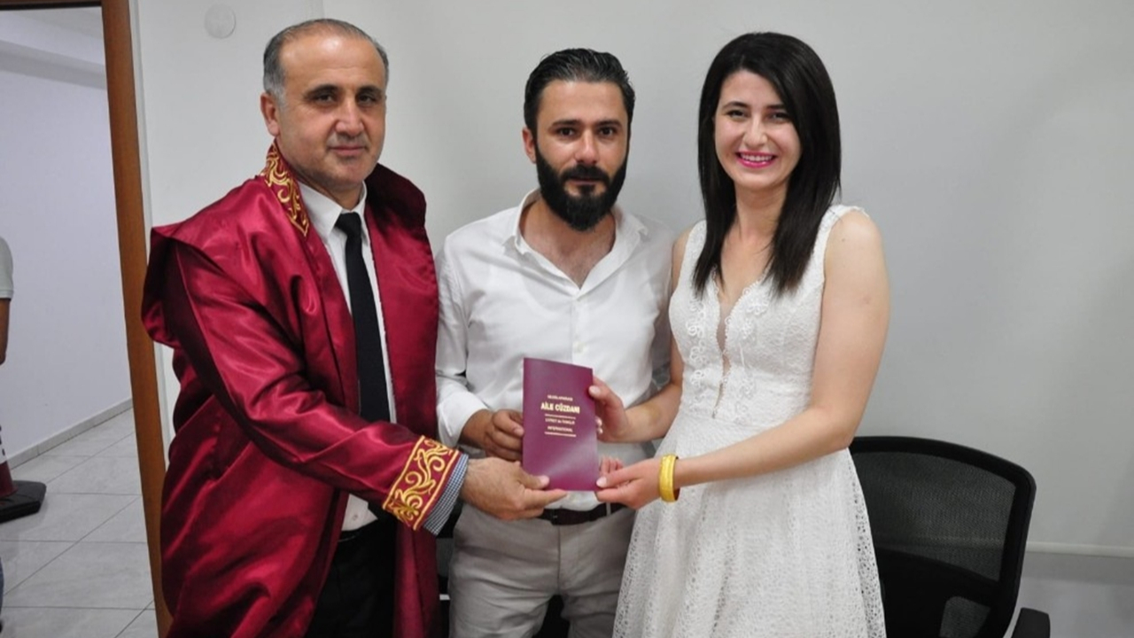 Aydın'da Başkan Aytekin Kaya genç çiftlerin nikahını kıydı