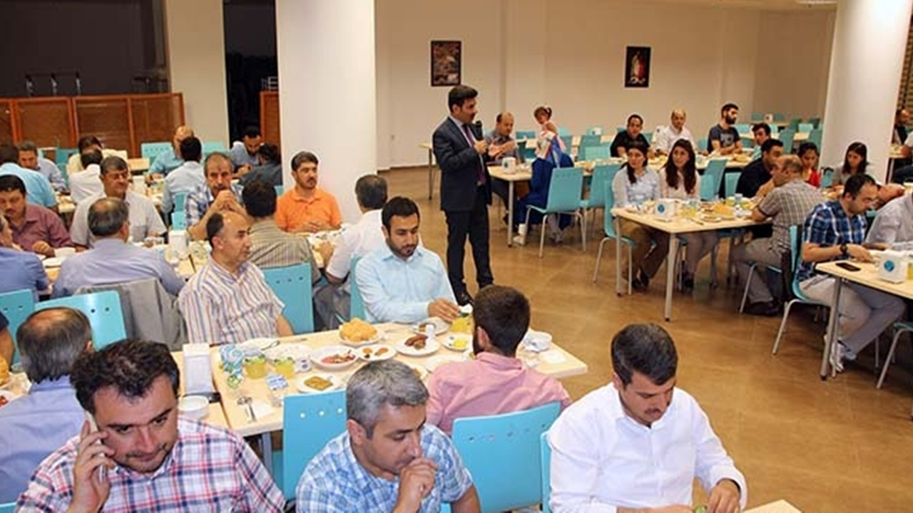 Kilis'te Rektör Mustafa Doğan Karacoşkun, üniversite personeline iftar verdi