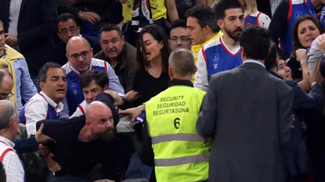 Özilhan çifti maçta kavganın ortasında kaldı!