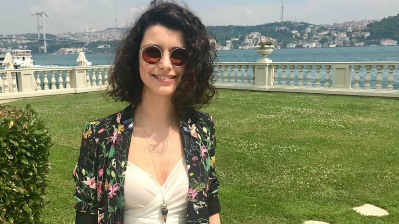 Beren Saat'in kafası rahat!
