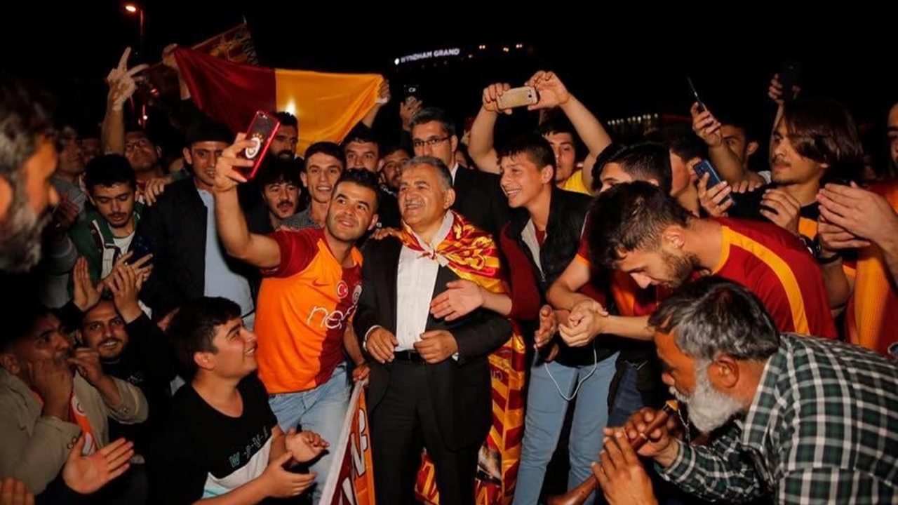 Kayseri'de Başkan Memduh Büyükkılıç Galatasaray’ı kutladı