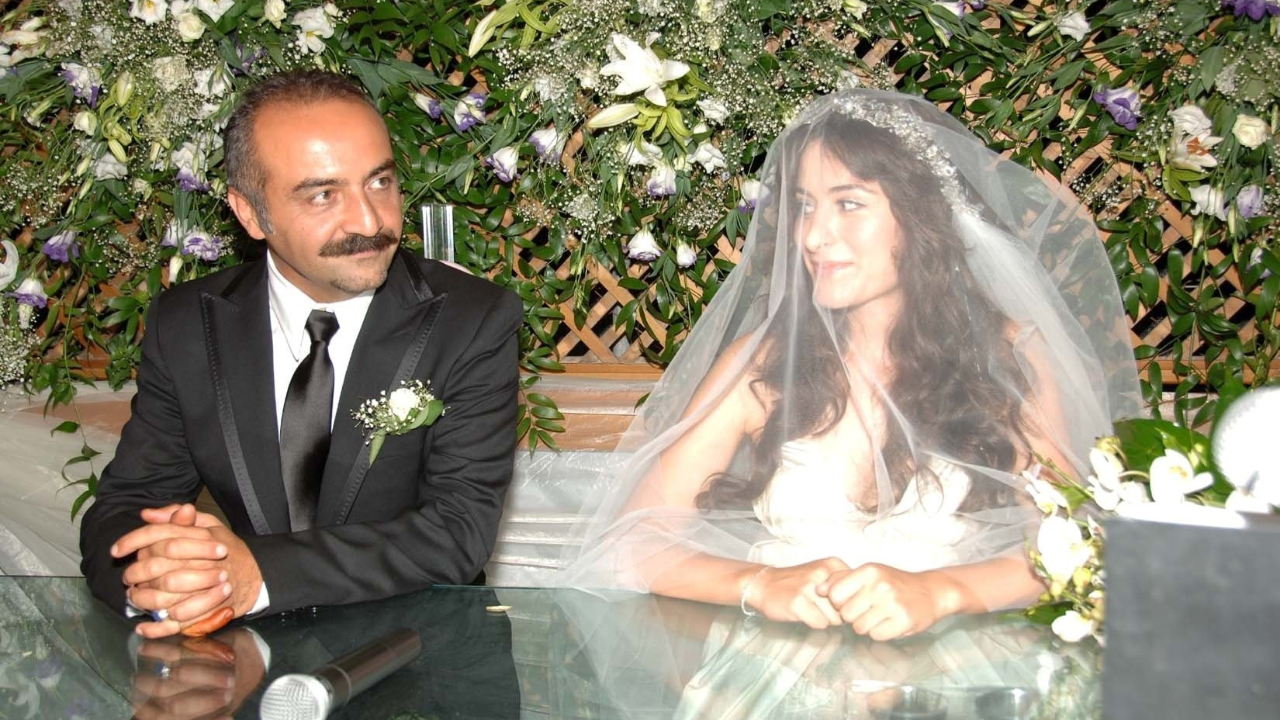 Belçim Bilgin'den eski eşe öpücük!