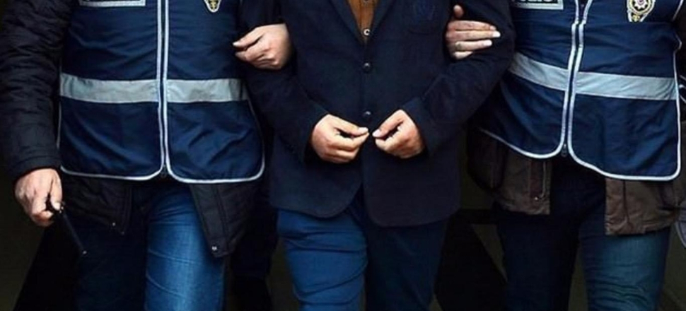 Eski bakan kırmızı bültenle aranan FETÖ'cüyü sakladı!