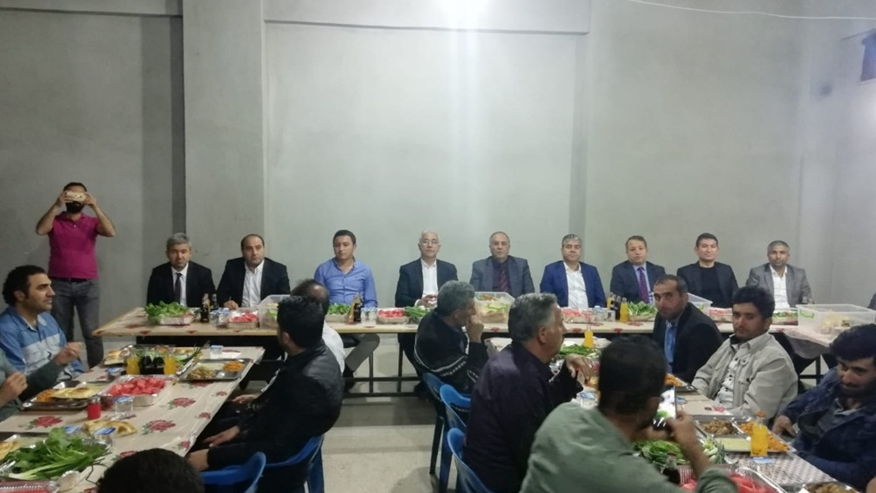 Van'da Emniyet Müdürü Mehmet Suat Ekici, işçilerle iftar açtı