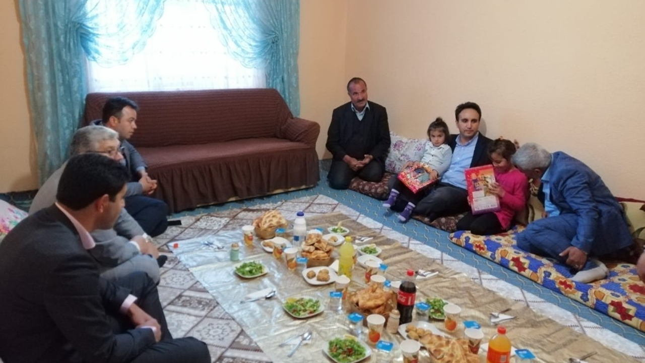 Van'da Kaymakam Tekin Dundar, 6 çocuklu aileye misafir oldu