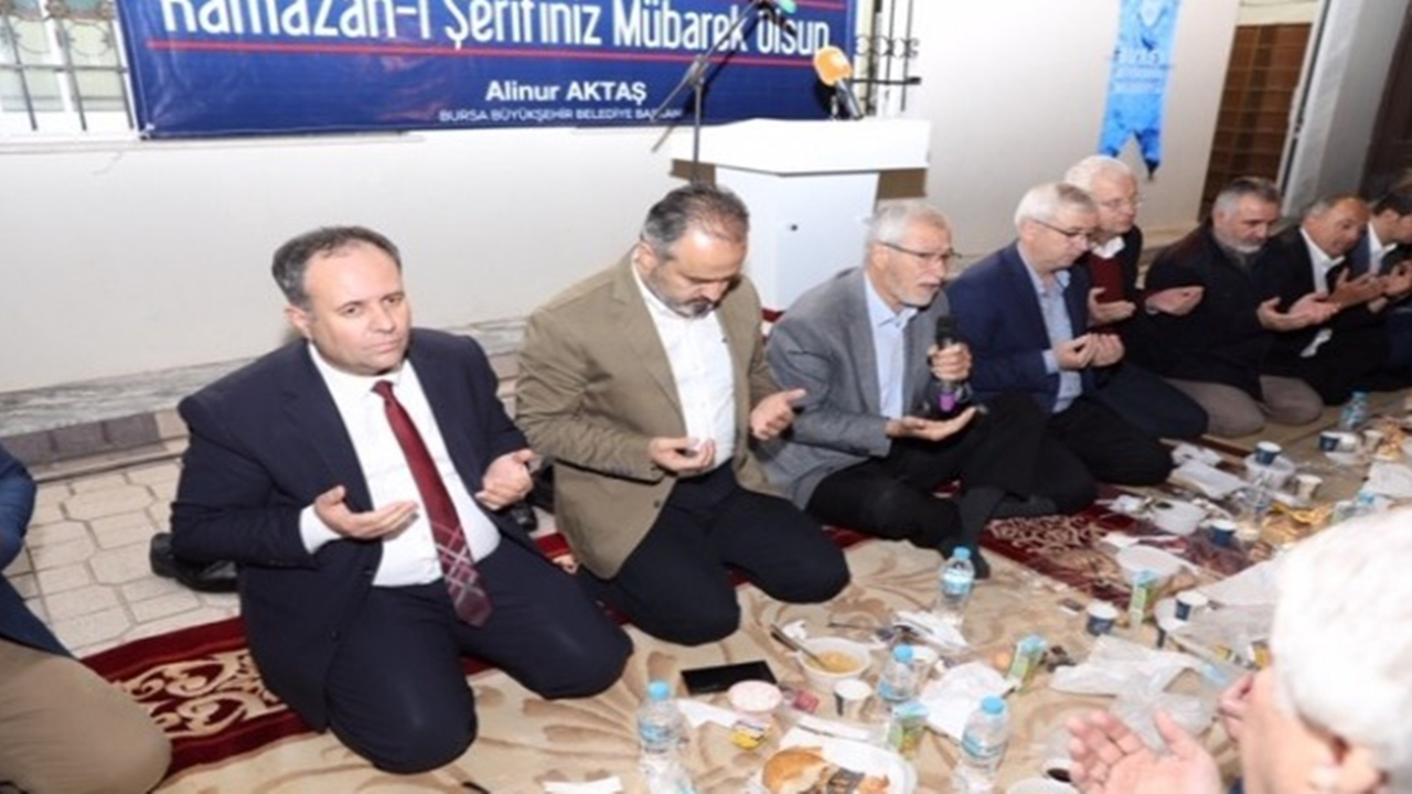 Bursa'da Batı Trakya Türklerine Başkan Alinur Aktaş morali