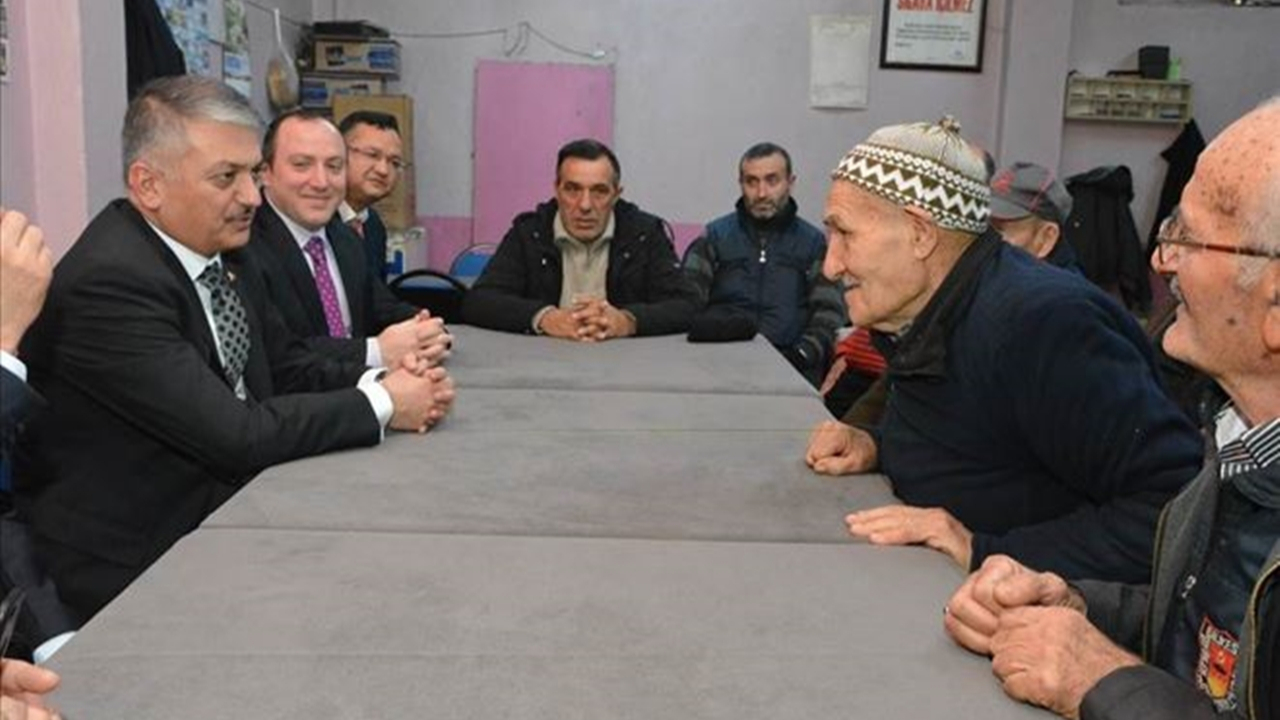 Balıkesir'de Vali Ersin Yazıcı üniversiteli gençlerle iftar yaptı