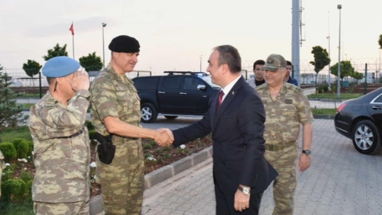 Kilis'te Vali Recep Soytürk Mehmetçikler ile iftarda bir araya geldi