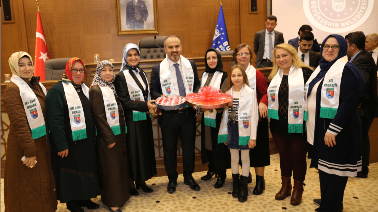 Bursa'da Alinur Aktaş’tan iftar sofrasında birlik mesajı