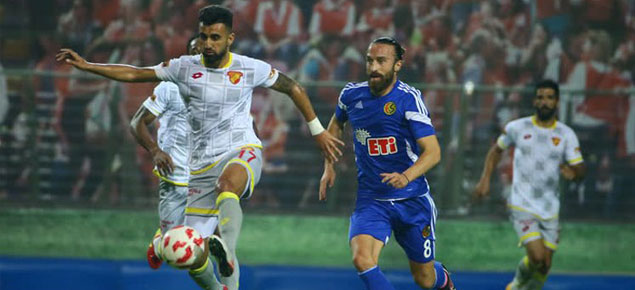 Göztepe - Eskişehirspor maçı yarıda kaldı! Hakem Serkan Çıkar sahadan çekildi!