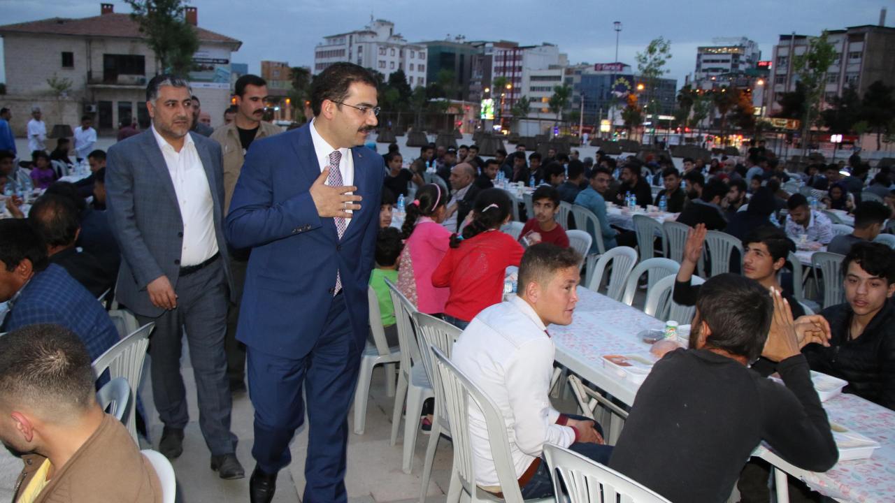 Şanlıurfa'da Mehmet Canpolat’tan hasta yakınlarına iftar ikramı