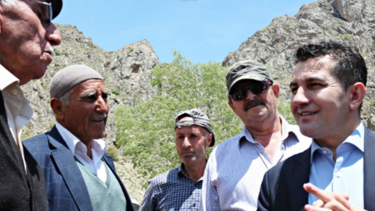 Hakkari'de Vali Yardımcısı Mustafa Duruk’tan köy ziyareti