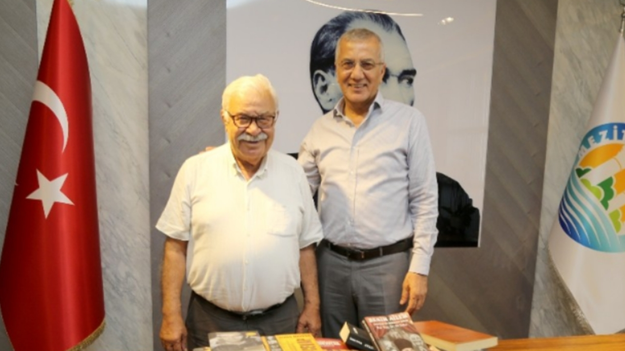 Mersin'de Neşet Tarhan: "Kitapla toplumsal ayrışmanın ve sıkıntıların önüne geçebiliriz"