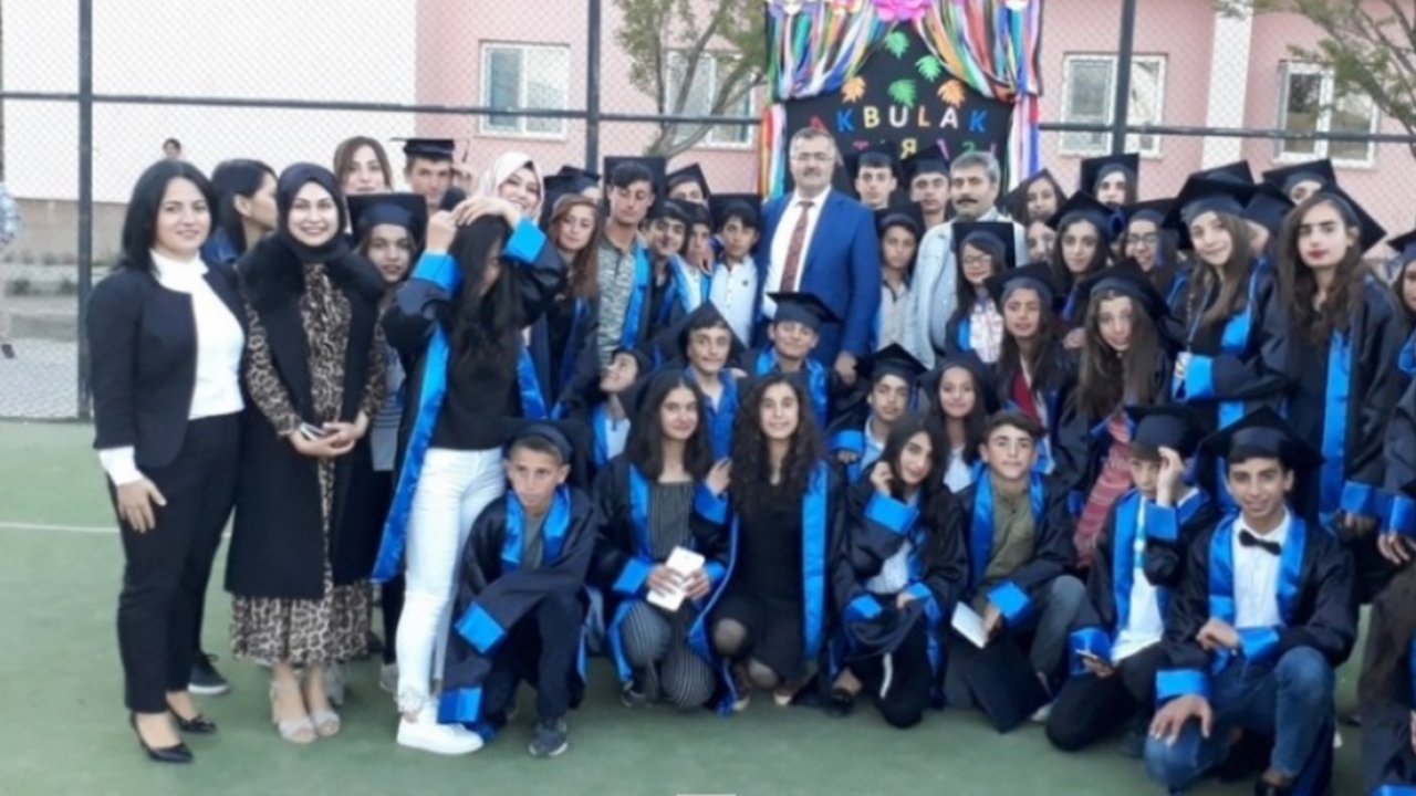 Van'da Müdür Hasan Tevke, YBO öğrencileriyle iftar açtı