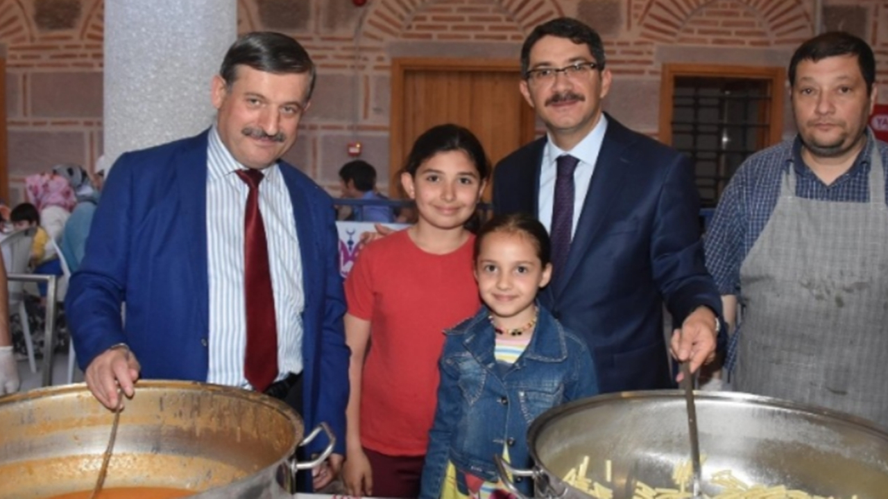 Manisa'da Kaymakam Cemal Hüsnü Çaykara Kurşunlu Han’da incelemede bulundu