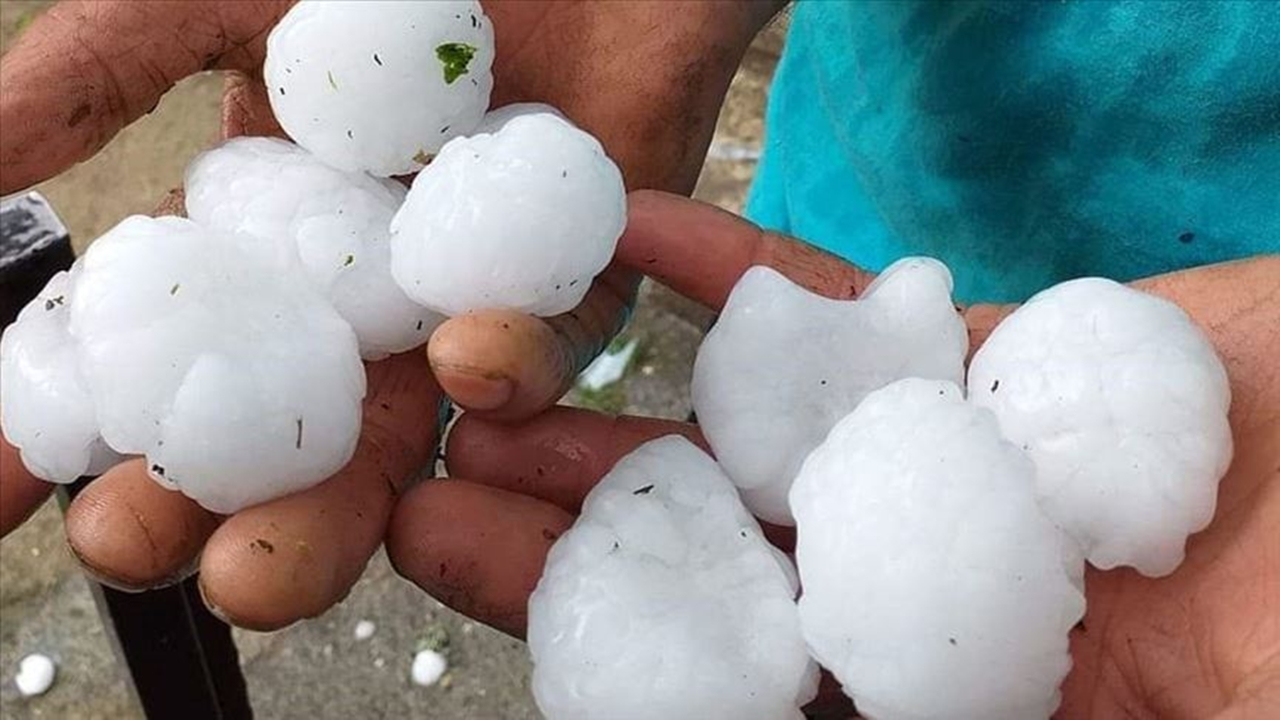 Ordu'da ceviz büyüklüğünde dolu yağdı...