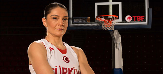 Tarihin en iyisi Nevriye basketbola veda etti