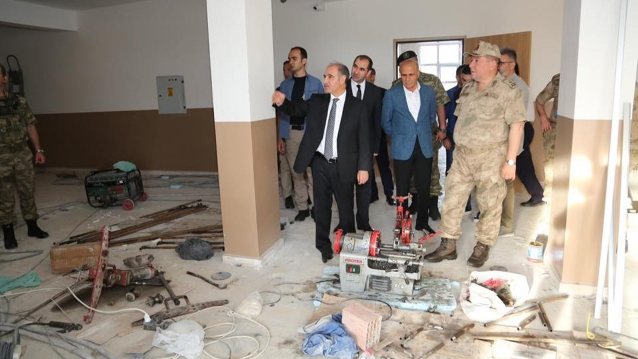 Şırnak'ta Vali Mehmet Aktaş, Çalışkan beldesinde incelemede bulundu
