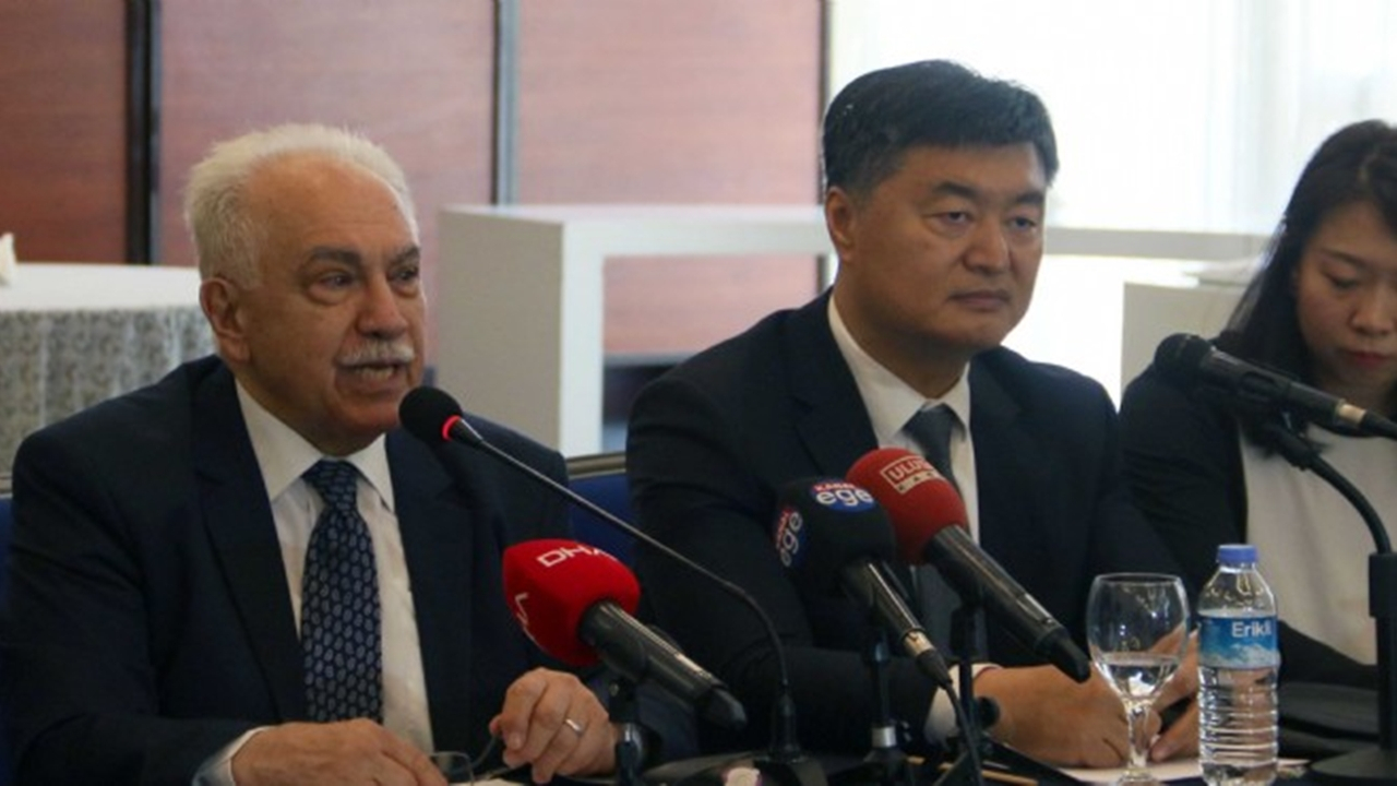 İzmir'de Doğu Perinçek: Türkiye, üretim devriminin eşiğinde