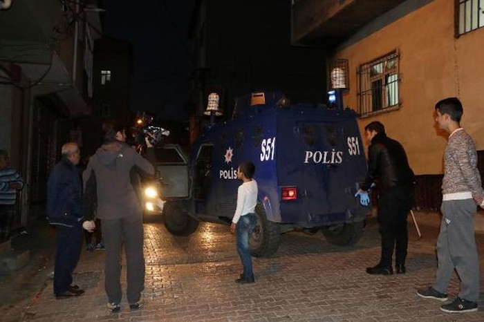 Beyoğlu'nda hareketli anlar: 'Arabada bomba var' deyip kaçtı