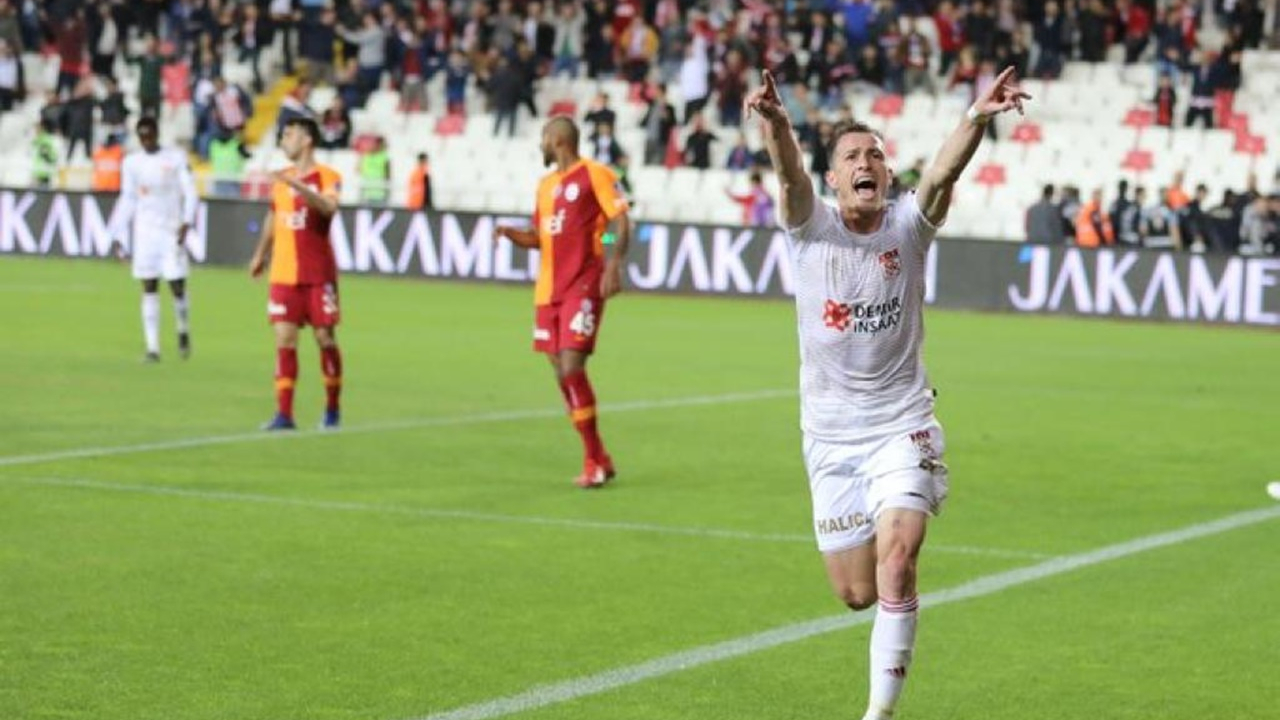Şampiyon Galatasaray sezonu mağlubiyetle tamamladı!