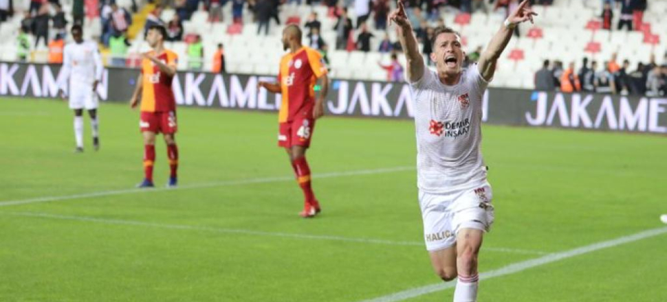 Şampiyon Galatasaray sezonu mağlubiyetle tamamladı!
