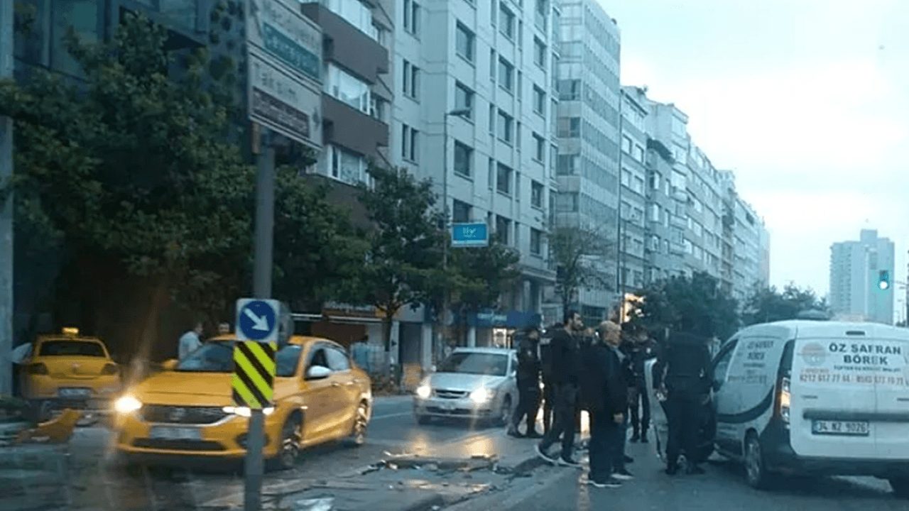 Şişli'de feci kaza sonucu taksi kaldırıma çıktı!