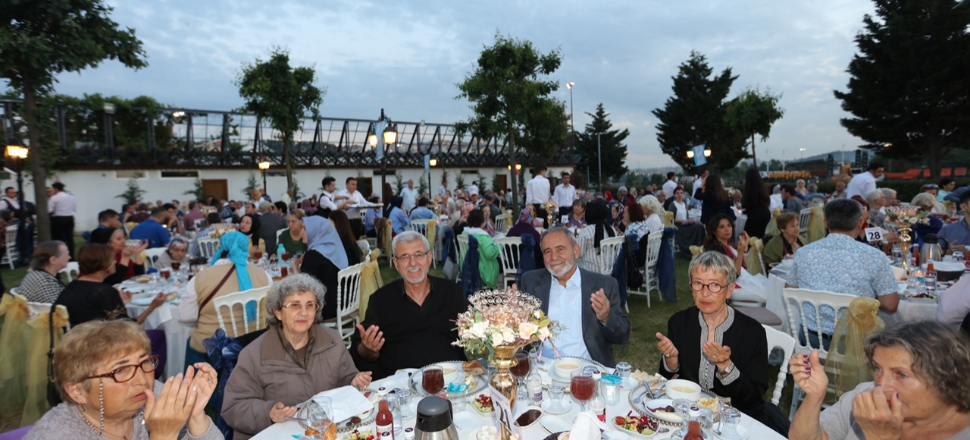 İBB, huzurevi sakinlerini iftarda buluşturdu...