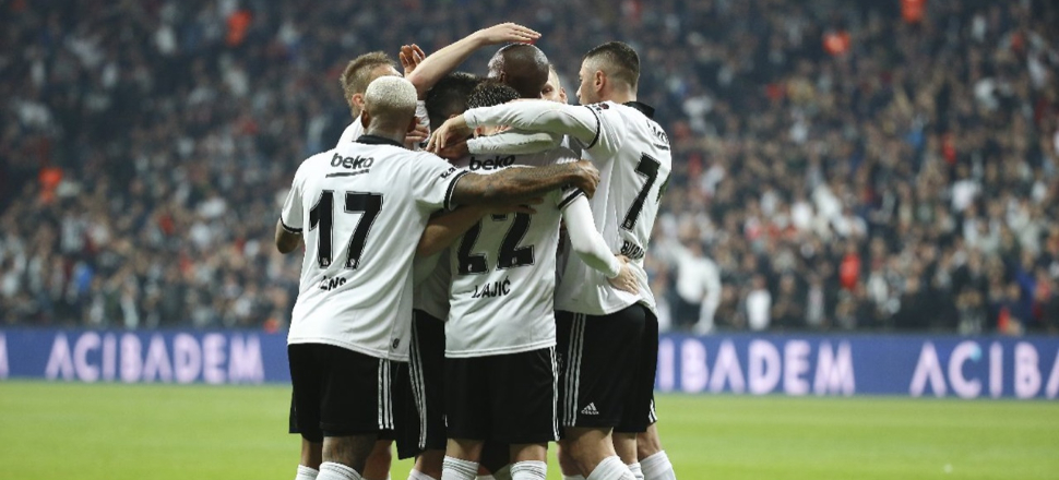 Beşiktaş'ta yaprak dökümü!