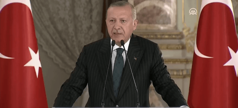 "Siyasi taraf olan sporcu ve sanatçılar bizi üzdü"