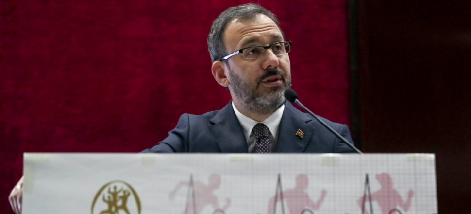 Bakan Kasapoğlu'ndan milli cimnastikçilere tebrik!