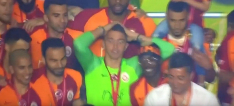 Muslera'nın yüreği ağzına geldi!