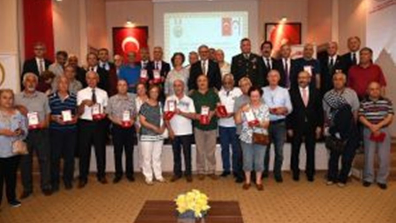 Antalya'da Vali Münir Karaloğlu Kıbrıs Gazilerine Milli Mücadele Madalyası verdi