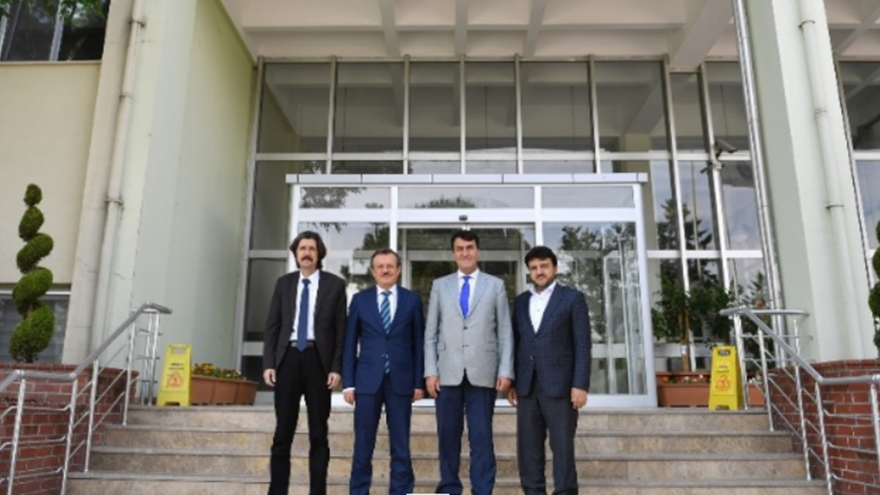 Bursa'da Mustafa Dündar’dan Rektör Ahmet Saim Kılavuz’a hayırlı olsun ziyareti