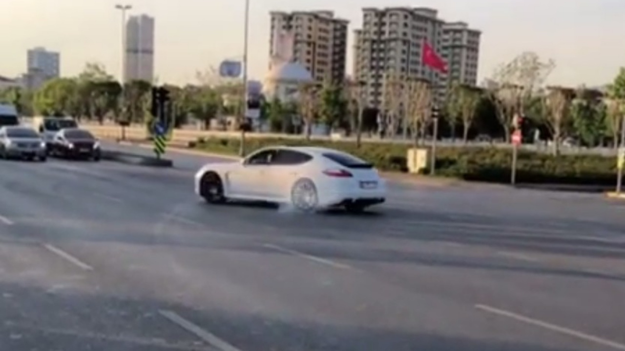 Porsche ile sahil yolunda drift terörü!