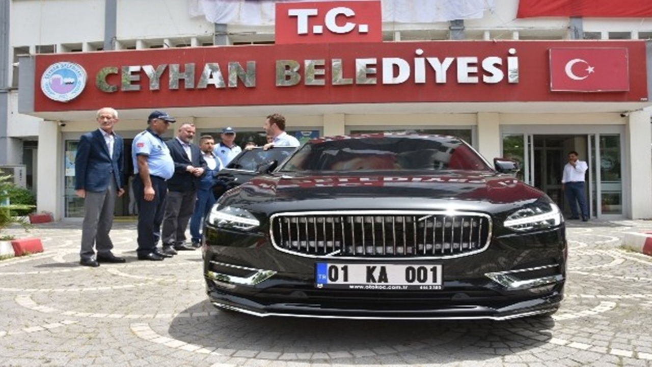 Adana'da Başkan Kadir Aydar, tasarrufa makam aracından başladı