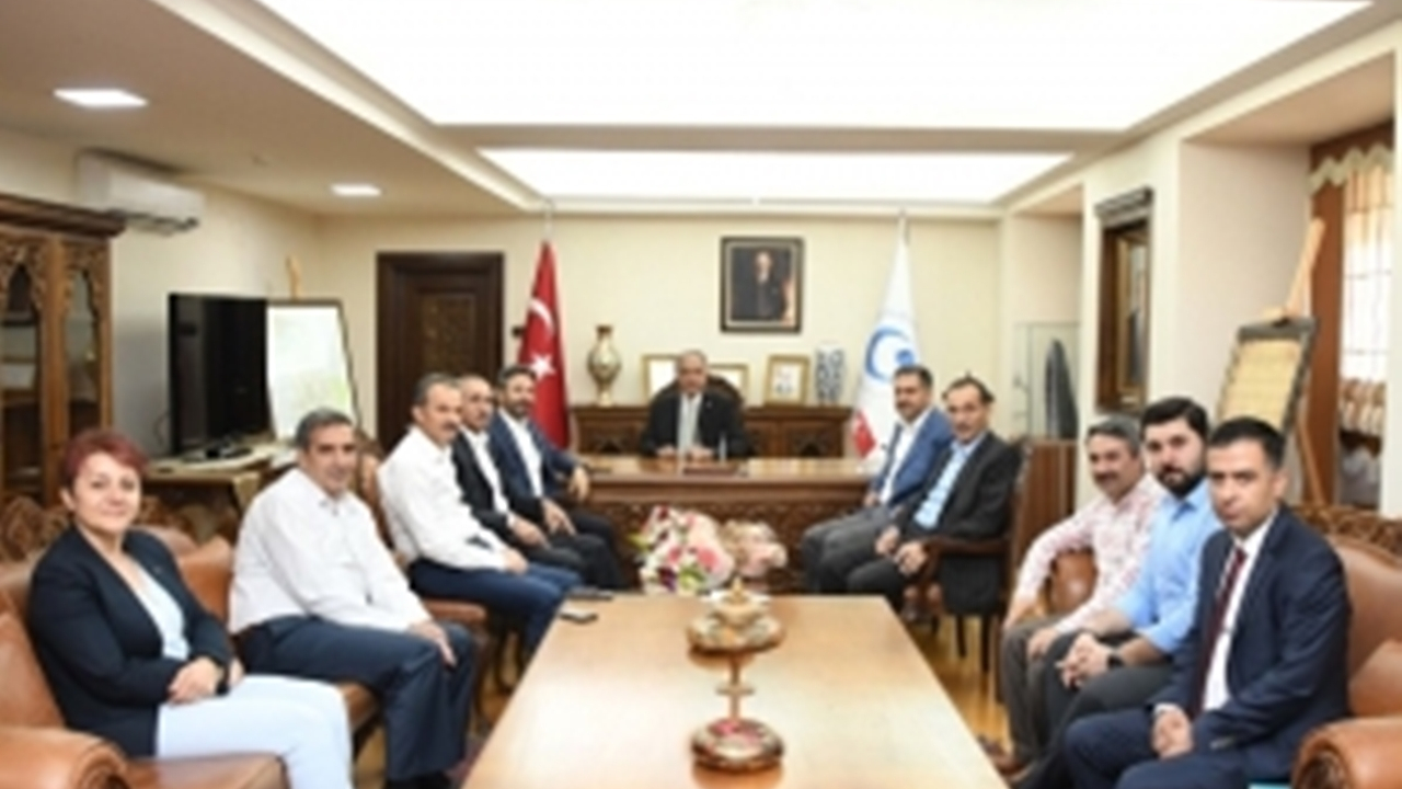 Adıyaman'da AK Parti heyeti Rektör Mehmet Turgut’u tebrik etti