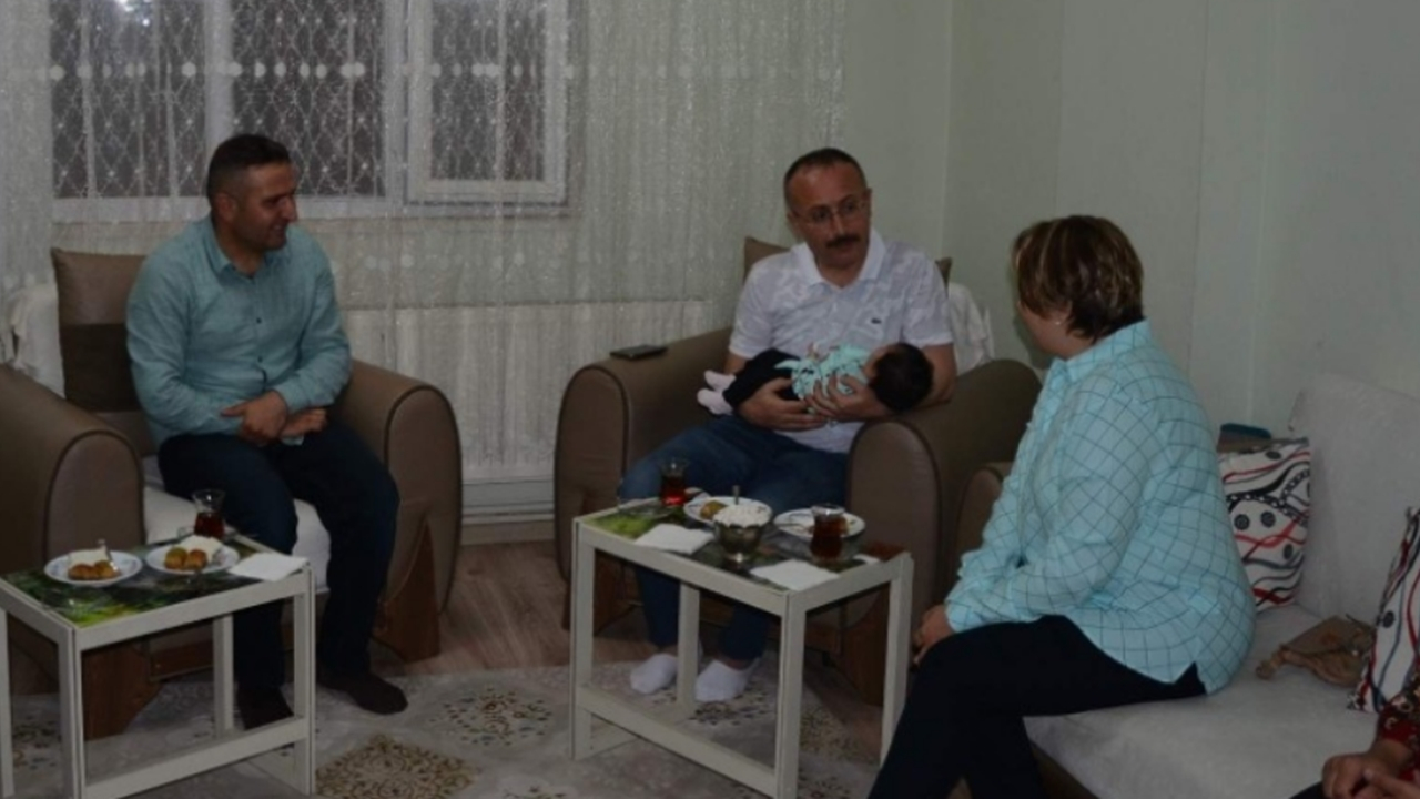 Siirt'te Vali Ali Fuat Atik, yaralanan güvenlik korucusunu ziyaret etti