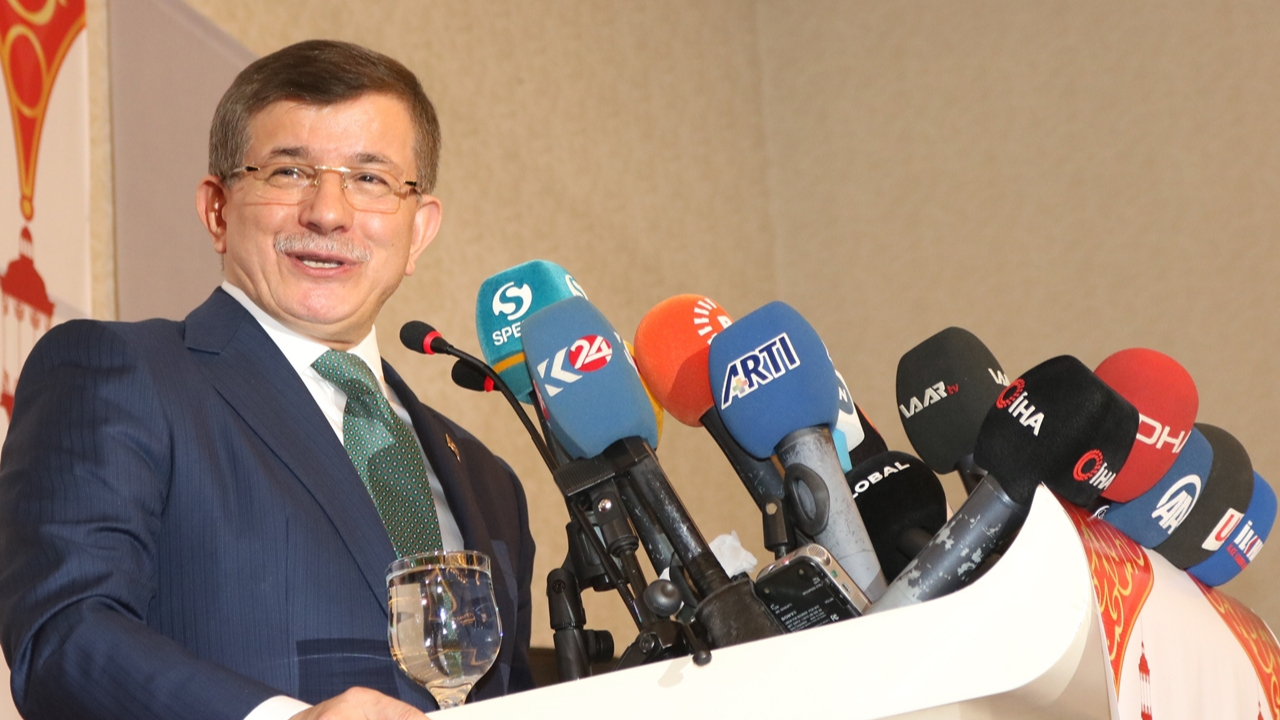 Davutoğlu, yeni parti sorusuna yanıt verdi...