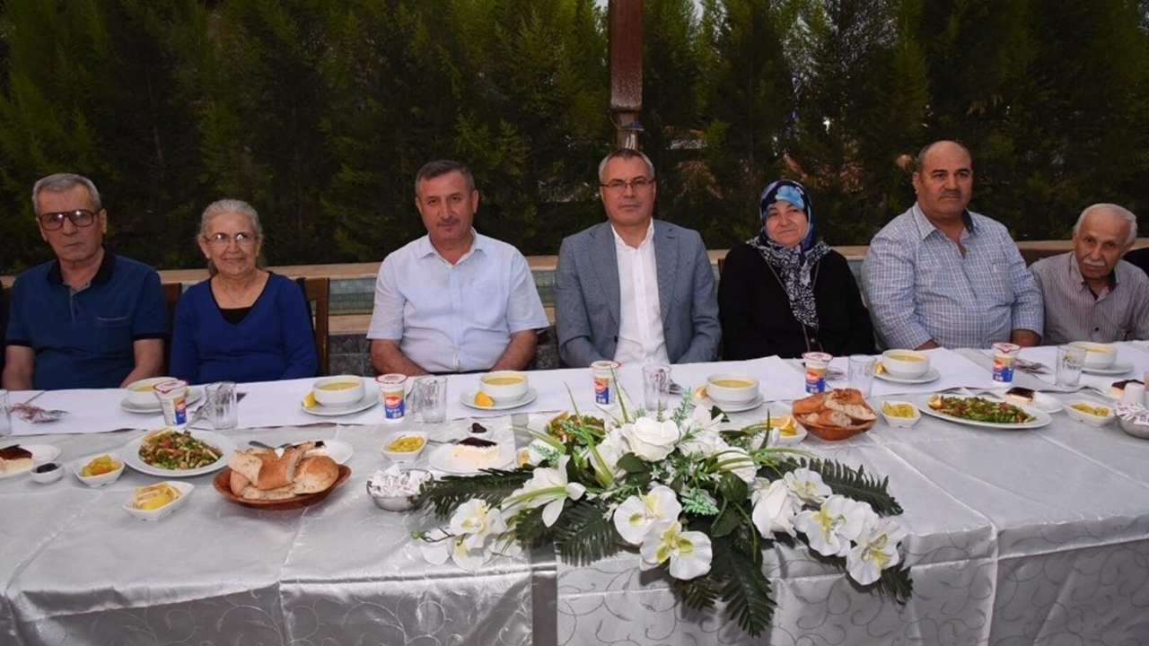 Manisa'da Vali Ahmet Deniz, Turgutlu’da STK temsilcileri ile buluştu
