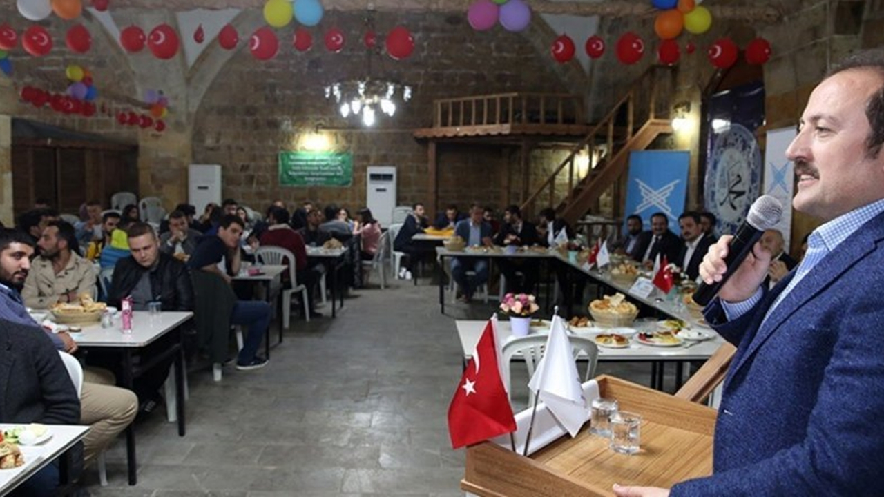 Bayburt'ta Vali Ali Hamza Pehlivan, gençlerle sahurda buluştu
