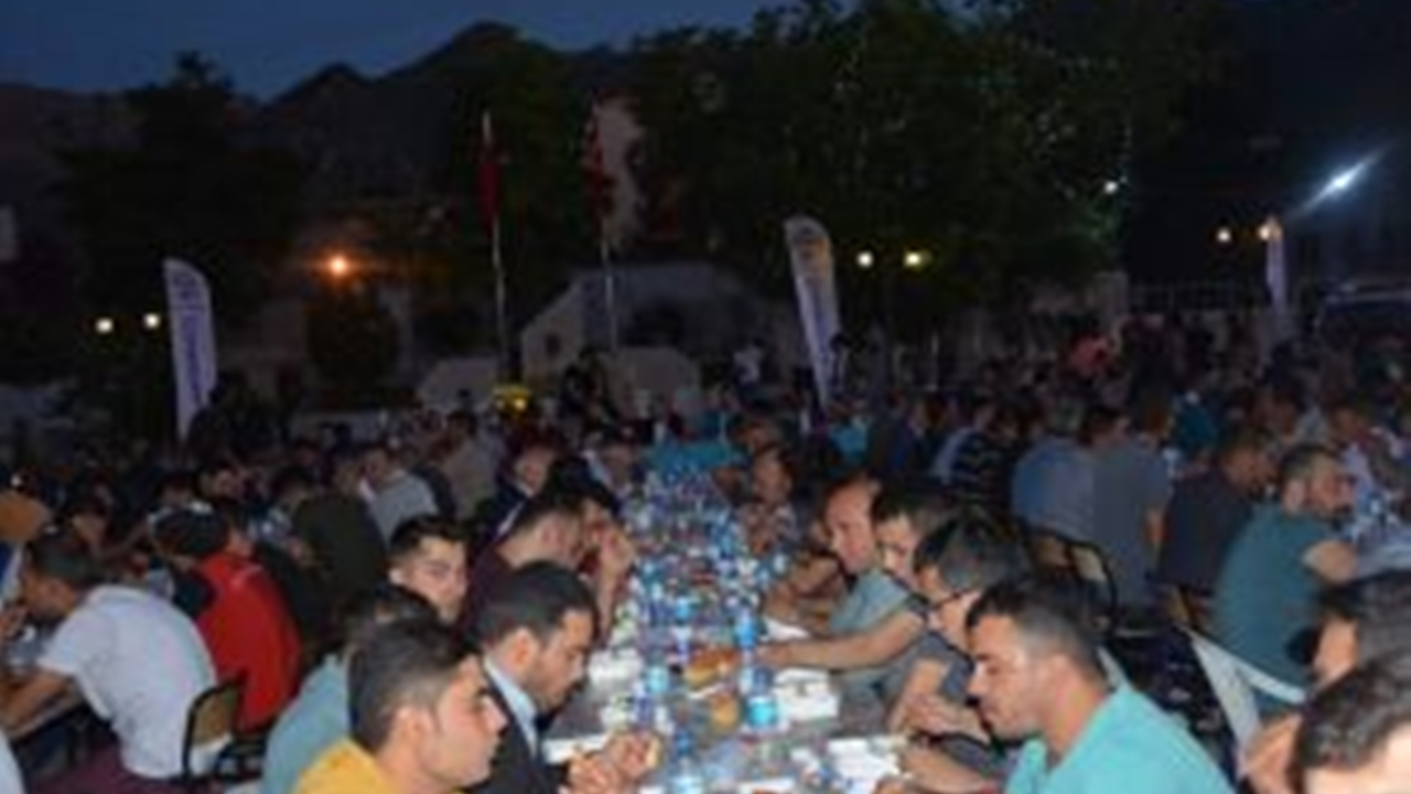 Siirt'te Vali Ali Fuat Atik, iftar programında vatandaşlarla buluştu