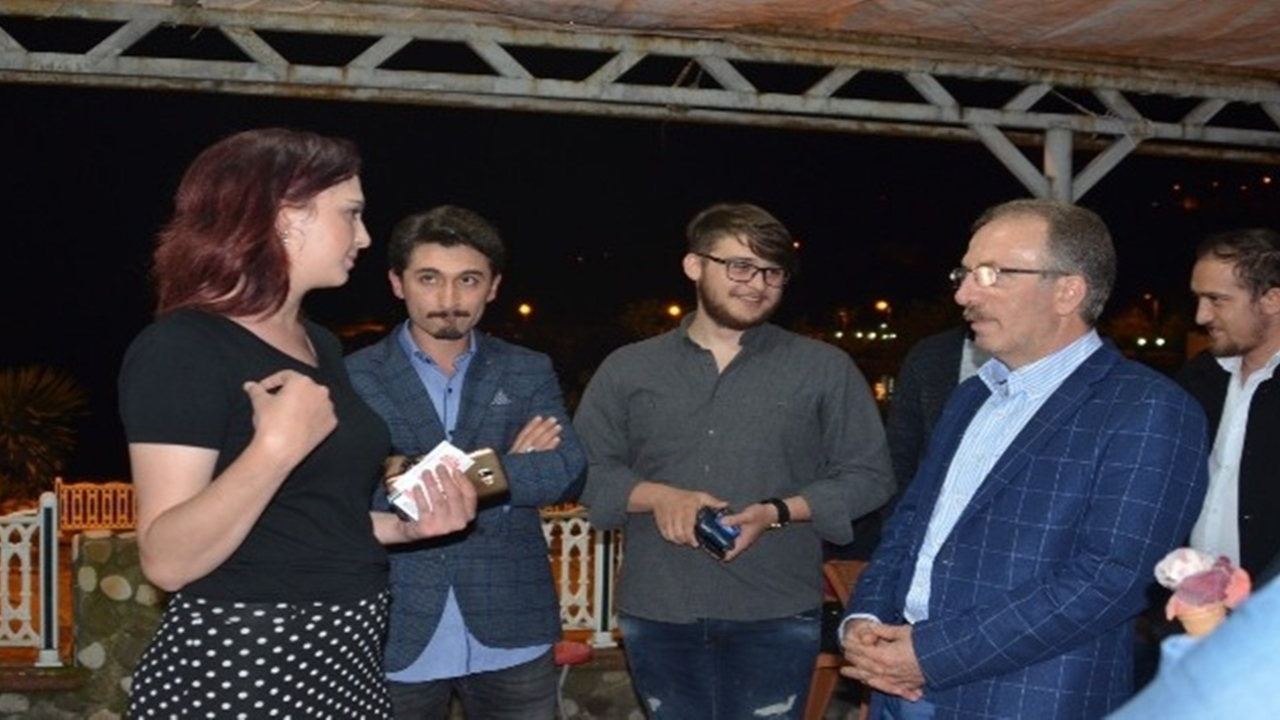 Bartın'da Rektör Orhan Uzun, öğrencilerle iftar yaptı