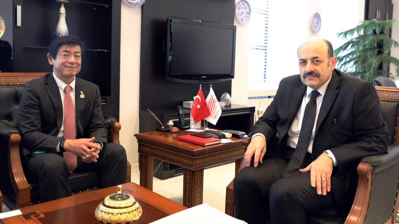 Ankara'da YÖK Başkanı M. A. Yekta Saraç, Japonya Büyükelçisi ile görüştü