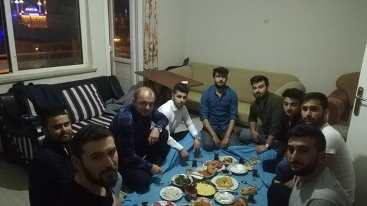 Bilecik'te İl Başkanı Fikret Karabıyık gençlerle iftarda buluştu