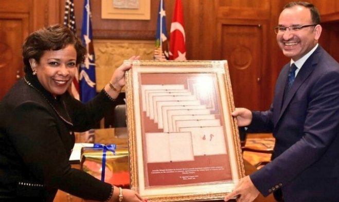Bakan Bozdağ'dan ABD'li mevkidaşına imalı hediye